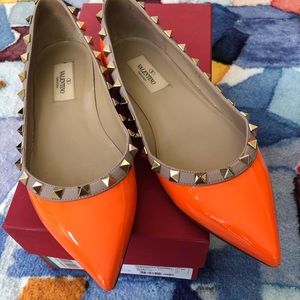 Authentic Valentino Rockstud Orange Flats. VERY GOOD condition!